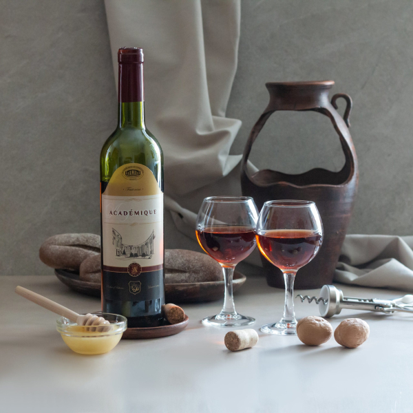 ВІНО ФРУКТОВА-ЯГАДНАЕ НАТУРАЛЬНАЕ СТАЛОВАЕ ПАЎСАЛОДКАЕ «АКАДЭМІЧНАЕ»