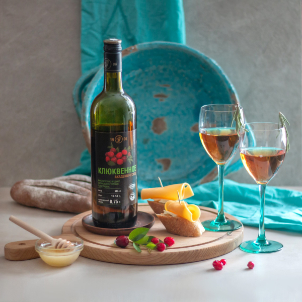 ВІНО ФРУКТОВА-ЯГАДНАЕ НАТУРАЛЬНАЕ СТАЛОВАЕ ПАЎСАЛОДКАЕ «ЖУРАВІНАВАЕ. АКАДЭМІЧНАЕ»