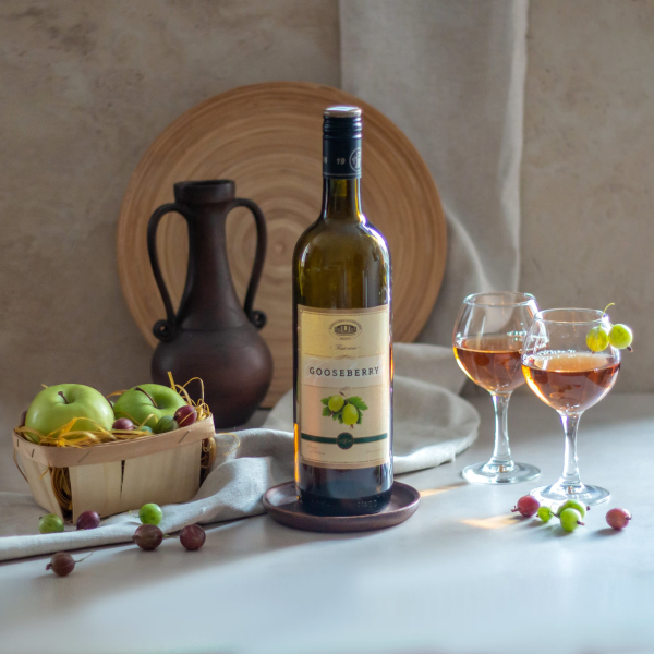 ВІНО ФРУКТОВА-ЯГАДНАЕ НАТУРАЛЬНАЕ СТАЛОВАЕ ПАЎСАЛОДКАЕ «АГРЭСТАВАЕ»