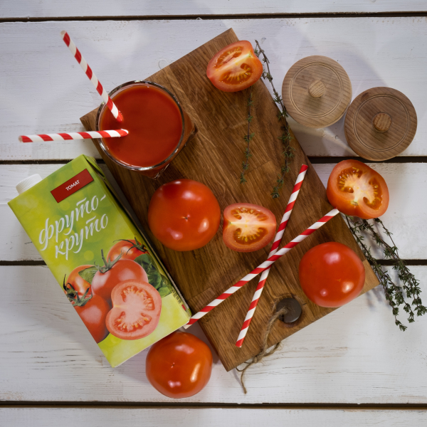 Tomato juice with sugar and salt with pulp