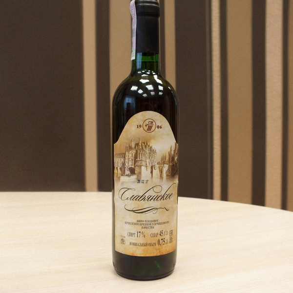 Вино плодовое крепленое «Славянское»